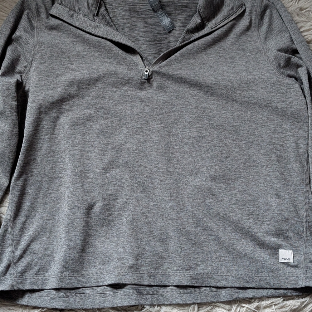 EUC Vuori Crescent Half Zip Pullover in Heather Gray - Picture 4 of 16